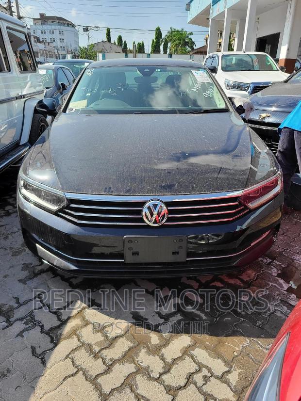 Black Volkswagen Passat 2016 - Power and Style