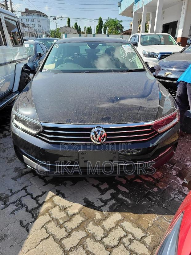Black Volkswagen Passat 2016 - Power and Style
