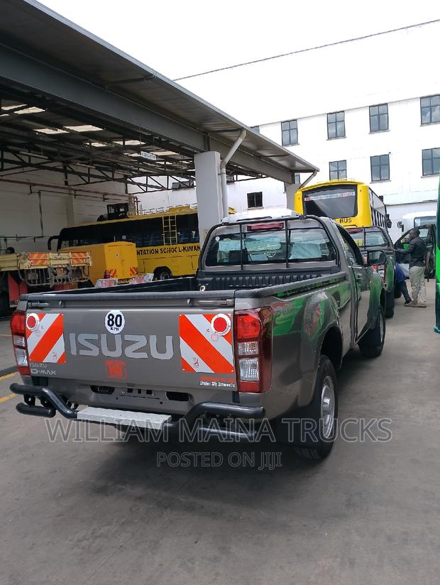2023 Isuzu D-MAX Gray: Powerful & Stylish Adventure Awaits
