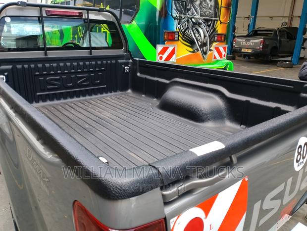 2023 Isuzu D-MAX Gray: Powerful & Stylish Adventure Awaits