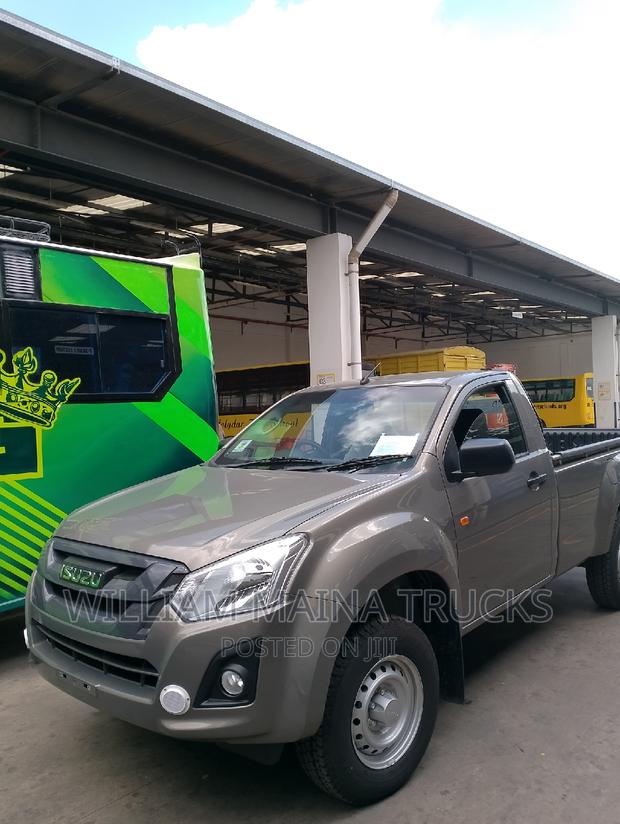 2023 Isuzu D-MAX Gray: Powerful & Stylish Adventure Awaits