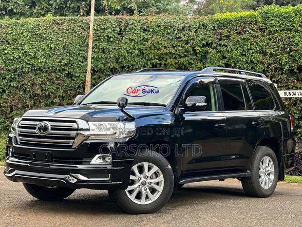 2016 Toyota Land Cruiser in Black: Power and Style for Every Terrain