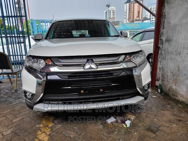 2017 Mitsubishi Outlander 2.0 PHEV AWD - Stylish and Efficient Plug-In Hybrid SUV