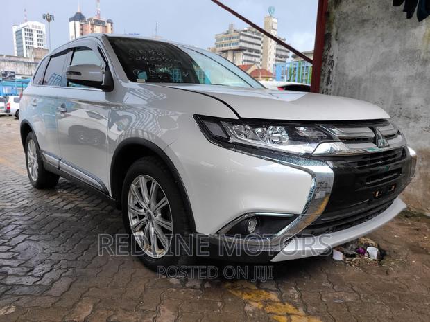 2017 Mitsubishi Outlander 2.0 PHEV AWD - Stylish and Efficient Plug-In Hybrid SUV