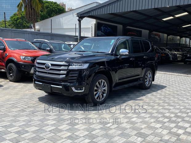 Toyota Land Cruiser 2023 Black: Elevate Your Driving Experience