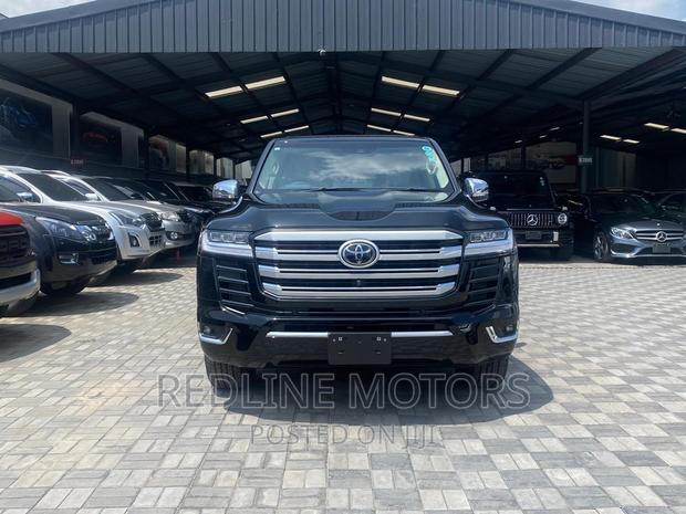 Toyota Land Cruiser 2023 Black: Elevate Your Driving Experience