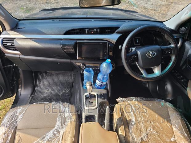2016 Toyota Hilux Black - The Ultimate Combination of Performance and