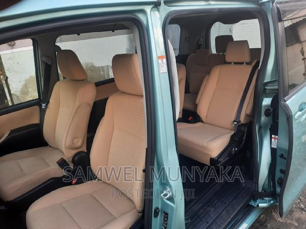 2016 Toyota Noah Hybrid: Stylish 7-Seater FWD