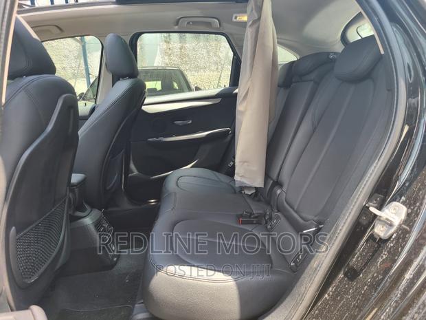 BMW 220i 2016 - Sleek Black Sports Car