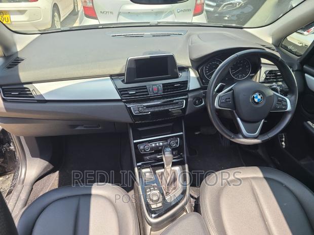 BMW 220i 2016 - Sleek Black Sports Car