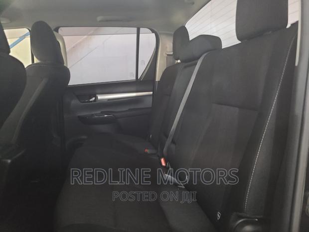 2018 Toyota Hilux Black: Reliable Off-Road Vehicle