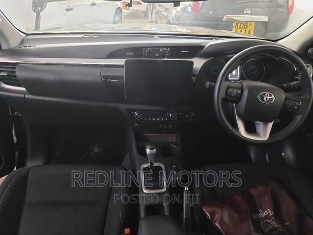 2018 Toyota Hilux Black: Reliable Off-Road Vehicle
