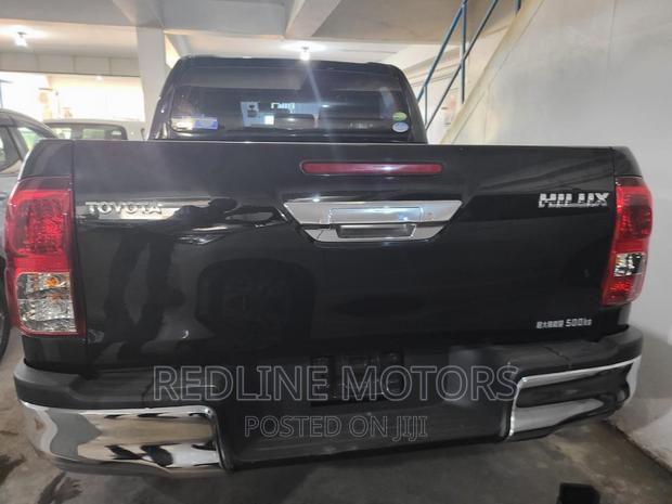 2018 Toyota Hilux Black: Reliable Off-Road Vehicle