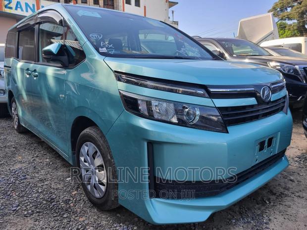 2016 Toyota Voxy Blue: The Perfect Family Car for Everyday Life