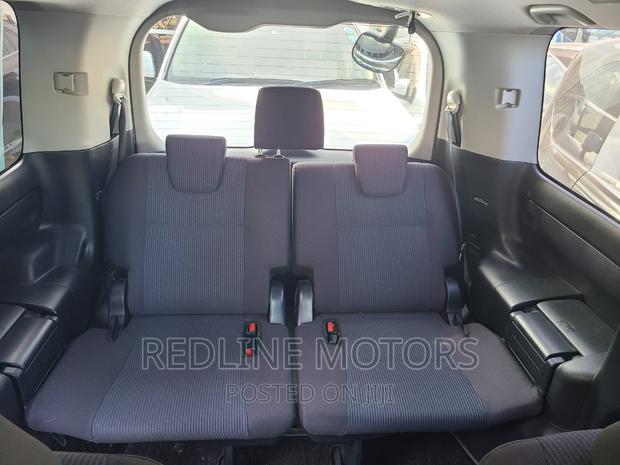 2016 Toyota Voxy Blue: The Perfect Family Car for Everyday Life