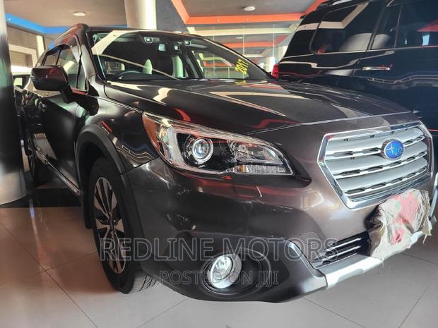 2017 Subaru Outback 2.5i Premium AWD in Gold - Ideal for families