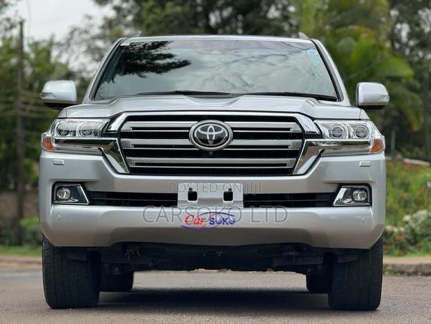 2016 Land Cruiser Silver - Premium SUV for Adventure Seekers