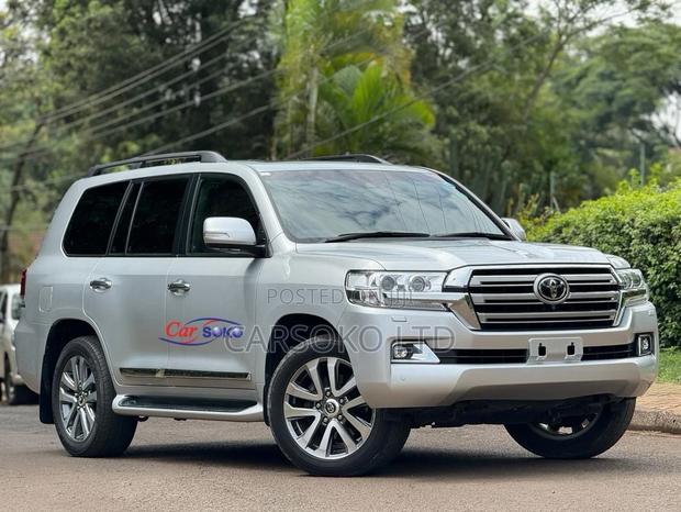 2016 Land Cruiser Silver - Premium SUV for Adventure Seekers