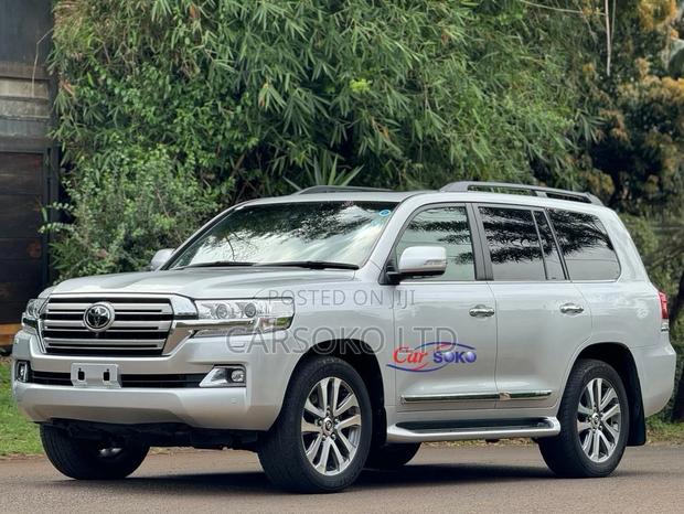 2016 Land Cruiser Silver - Premium SUV for Adventure Seekers