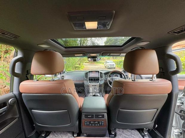2016 Land Cruiser Silver - Premium SUV for Adventure Seekers