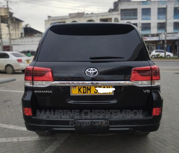 Toyota Land Cruiser 4.6 V8 ZX 2015 Matt Black