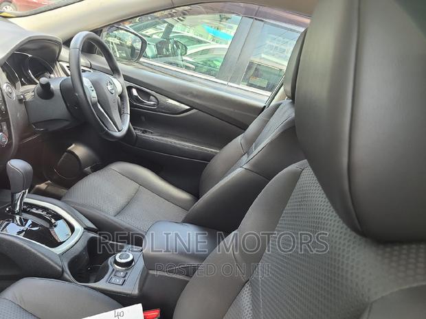 2016 Nissan X-Trail Silver 2.0 Petrol AWD: Luxurious and Capable Adventure Vehicle