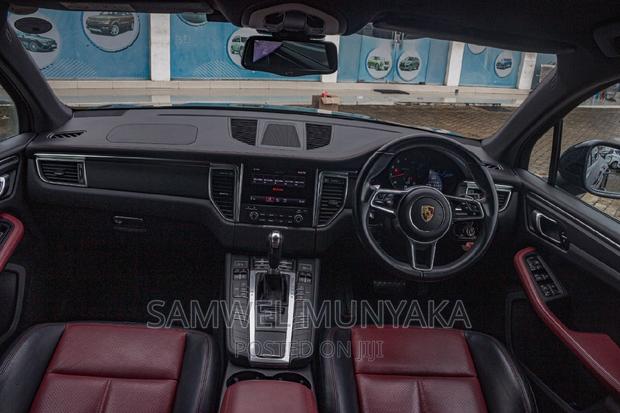 Porsche Macan GTS 2017 - Black Edition: High-Performance SUV