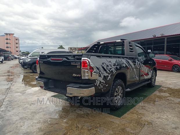 Toyota Hilux 2016 Black