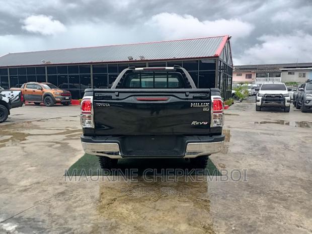 Toyota Hilux 2016 Black