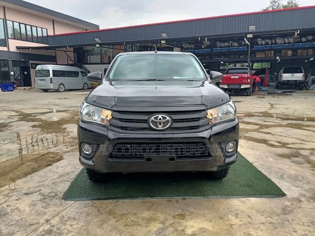 Toyota Hilux 2016 Black