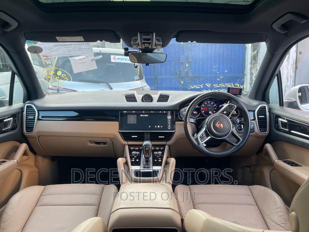 Porsche Cayenne White 2019: Sophisticated, Agile, and High-Performance