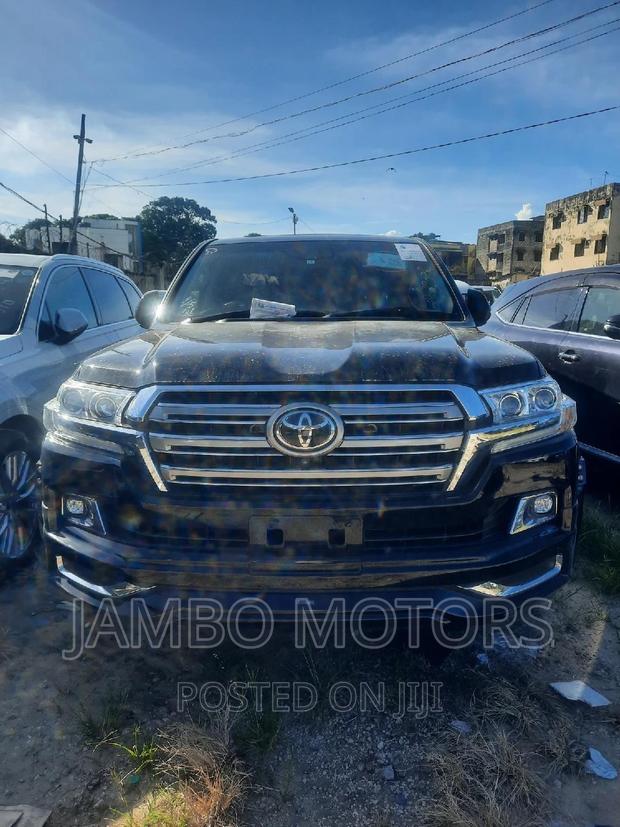2017 Toyota Land Cruiser V8 AX Black - Pre-owned Luxury