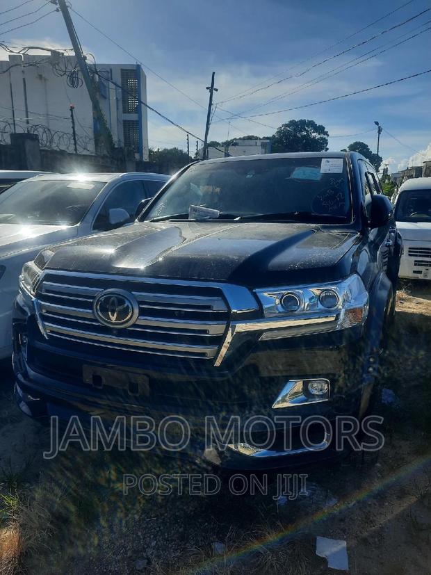 2017 Toyota Land Cruiser V8 AX Black - Pre-owned Luxury