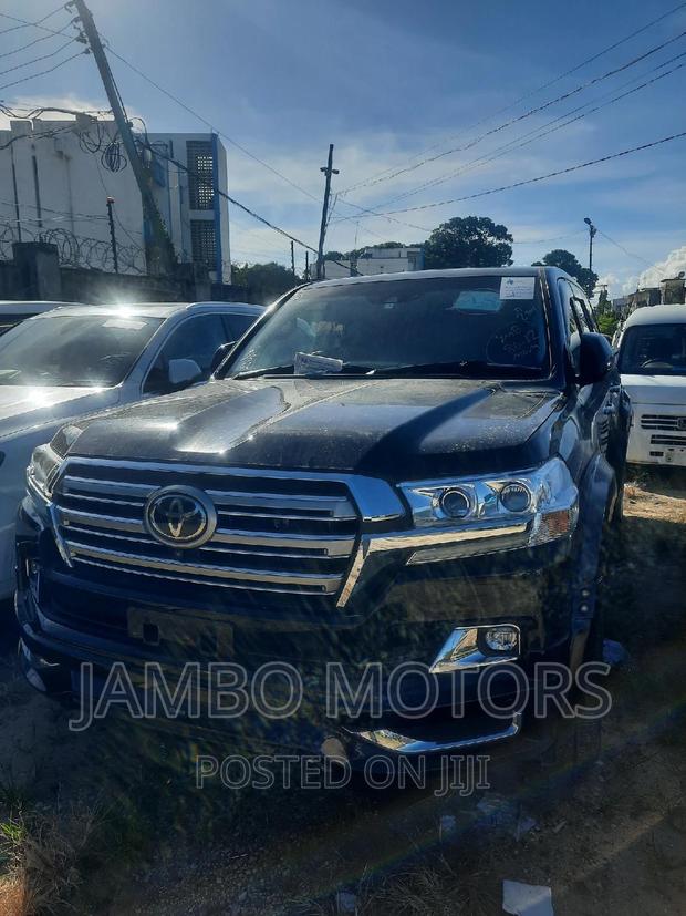 2017 Toyota Land Cruiser V8 AX Black - Pre-owned Luxury
