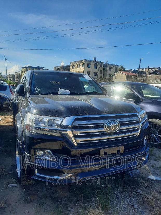 2017 Toyota Land Cruiser V8 AX Black - Pre-owned Luxury