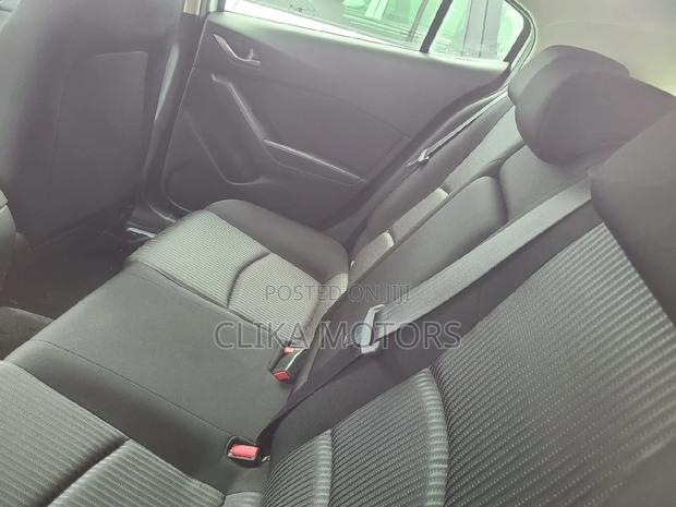 2016 Mazda Axela in Pearl: Stunning Condition, Reasonable Price
