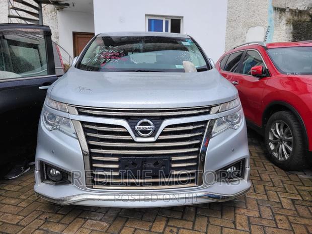Premium 2016 Nissan Elgrand in Silver: Spacious and Stylish