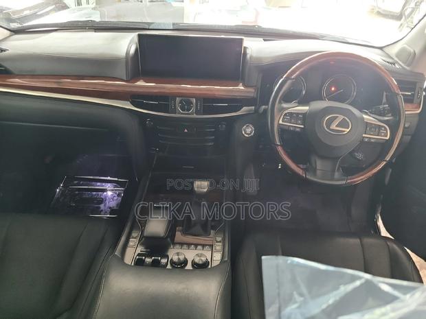 Pre-owned 2016 Lexus LX 570 AWD Black - Powerful Luxury SUV