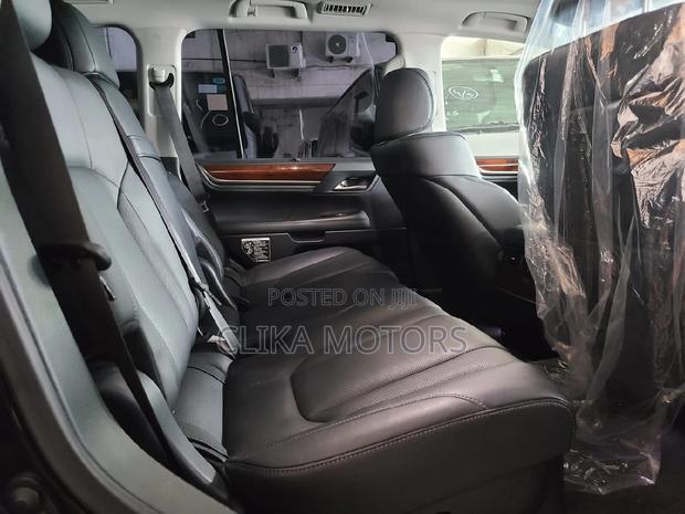 Pre-owned 2016 Lexus LX 570 AWD Black - Powerful Luxury SUV