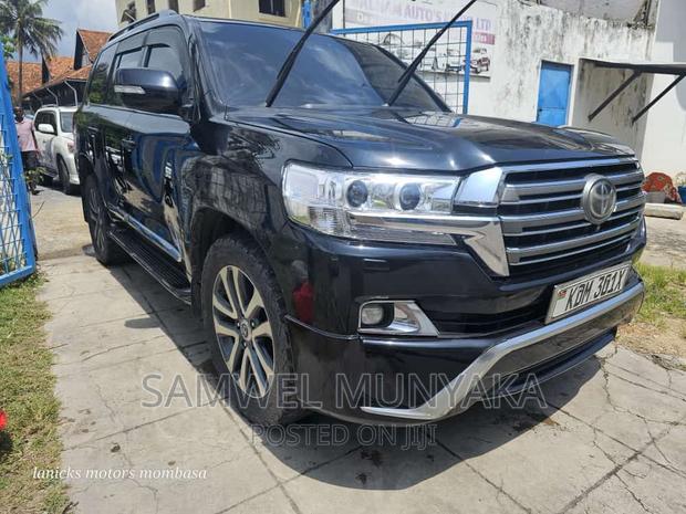 2015 Black Toyota Land Cruiser 4.5 V8 DLX