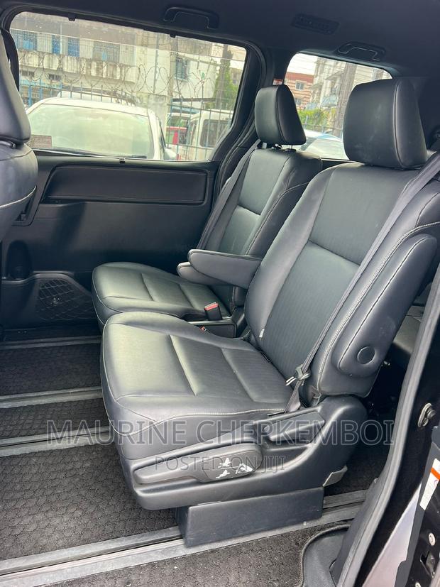 2016 Toyota Esquire 2.0 AWD 7-seater Black