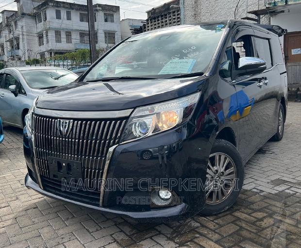2016 Toyota Esquire 2.0 AWD 7-seater Black