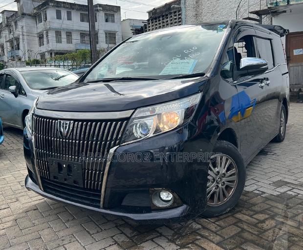 2016 Toyota Esquire 2.0 AWD 7-seater Black
