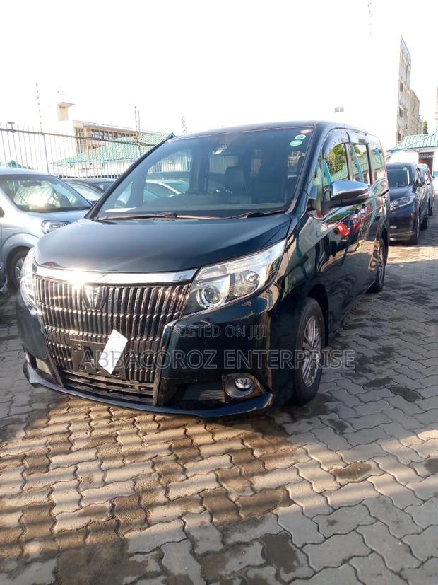 2016 Toyota Esquire 2.0 FWD - 7 Seater Matt Black