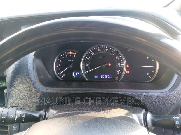 2016 Toyota Esquire 2.0 FWD - 7 Seater Matt Black
