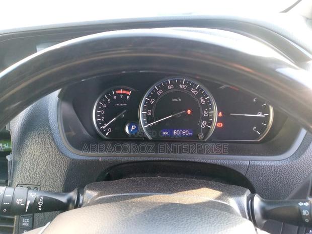2016 Toyota Esquire 2.0 FWD - 7 Seater Matt Black