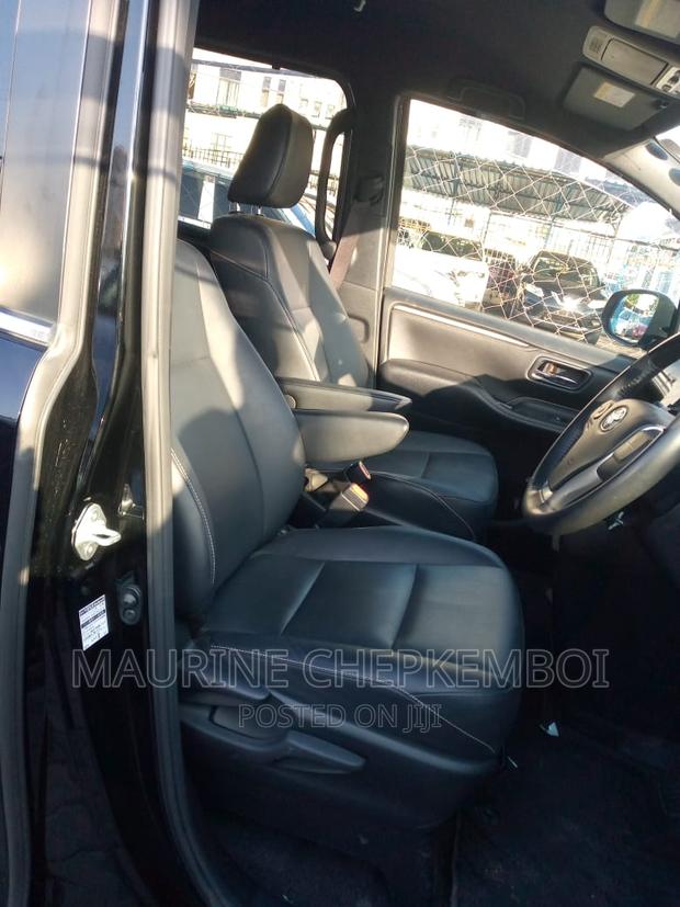 2016 Toyota Esquire 2.0 FWD - 7 Seater Matt Black