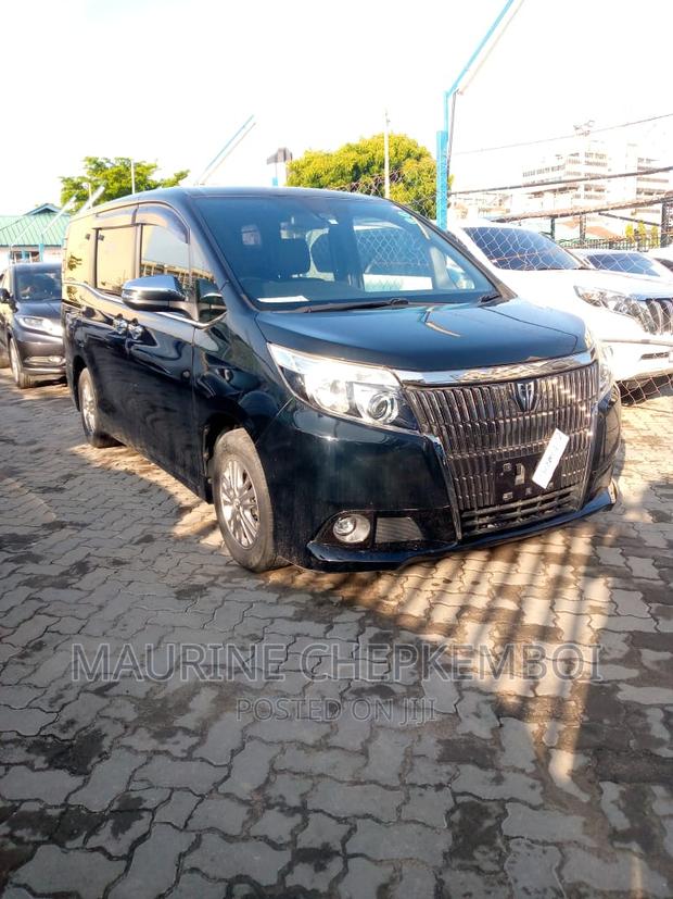 2016 Toyota Esquire 2.0 FWD - 7 Seater Matt Black