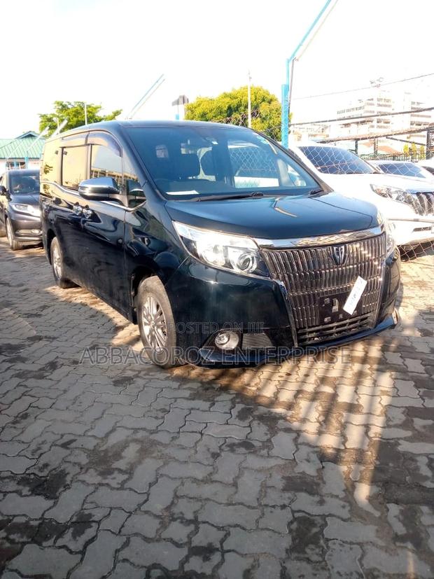 2016 Toyota Esquire 2.0 FWD - 7 Seater Matt Black