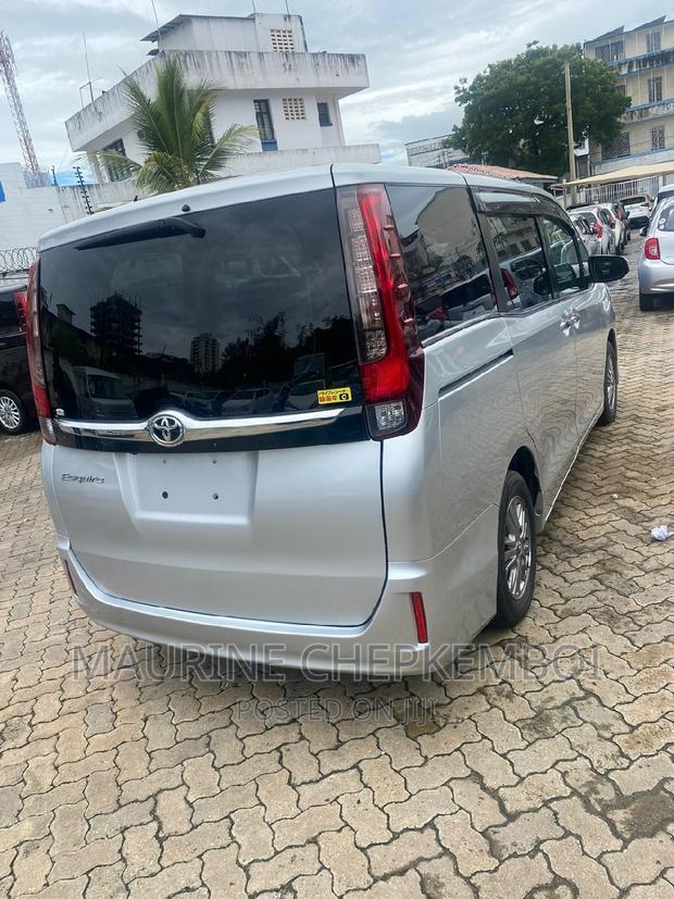 Toyota Esquire 2.0 FWD - 7-Seater, Silver, Family-Friendly Car